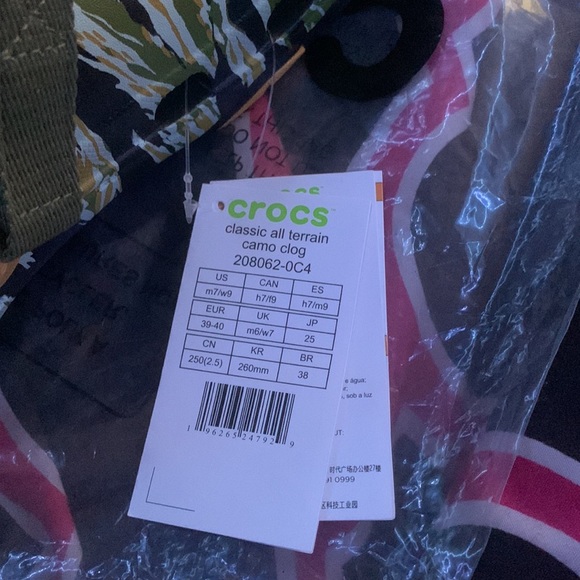 Classic, all terrain camo, clog, women’s size 9 crocs (us). - Picture 4 of 4